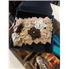 Image 2 : BOX OF JEWELRY
