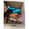 Image 3 : BOX OF JEWELRY