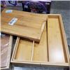 Image 3 : 2 BAMBOO KITCHEN DRAWER ORGANIZERS AND BAMBOO CUTTING BOARD