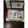 Image 2 : 2 PICTURES AND PICTURE FRAME