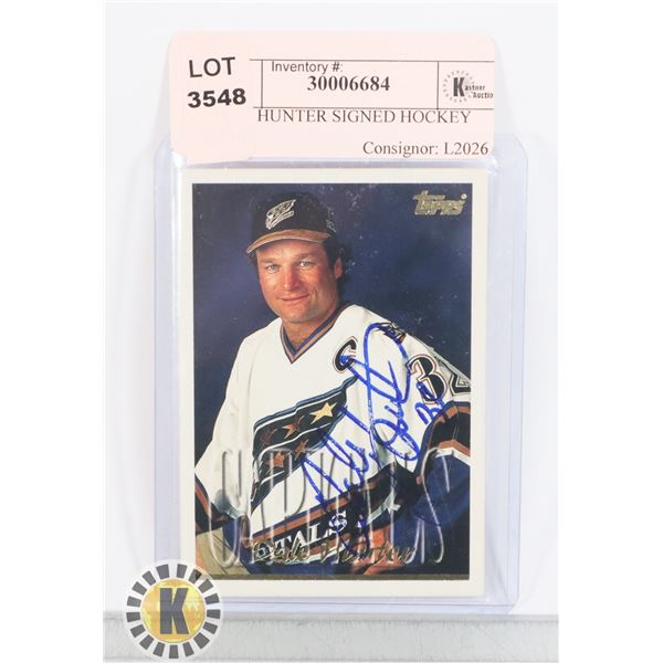 DALE HUNTER SIGNED HOCKEY CARD