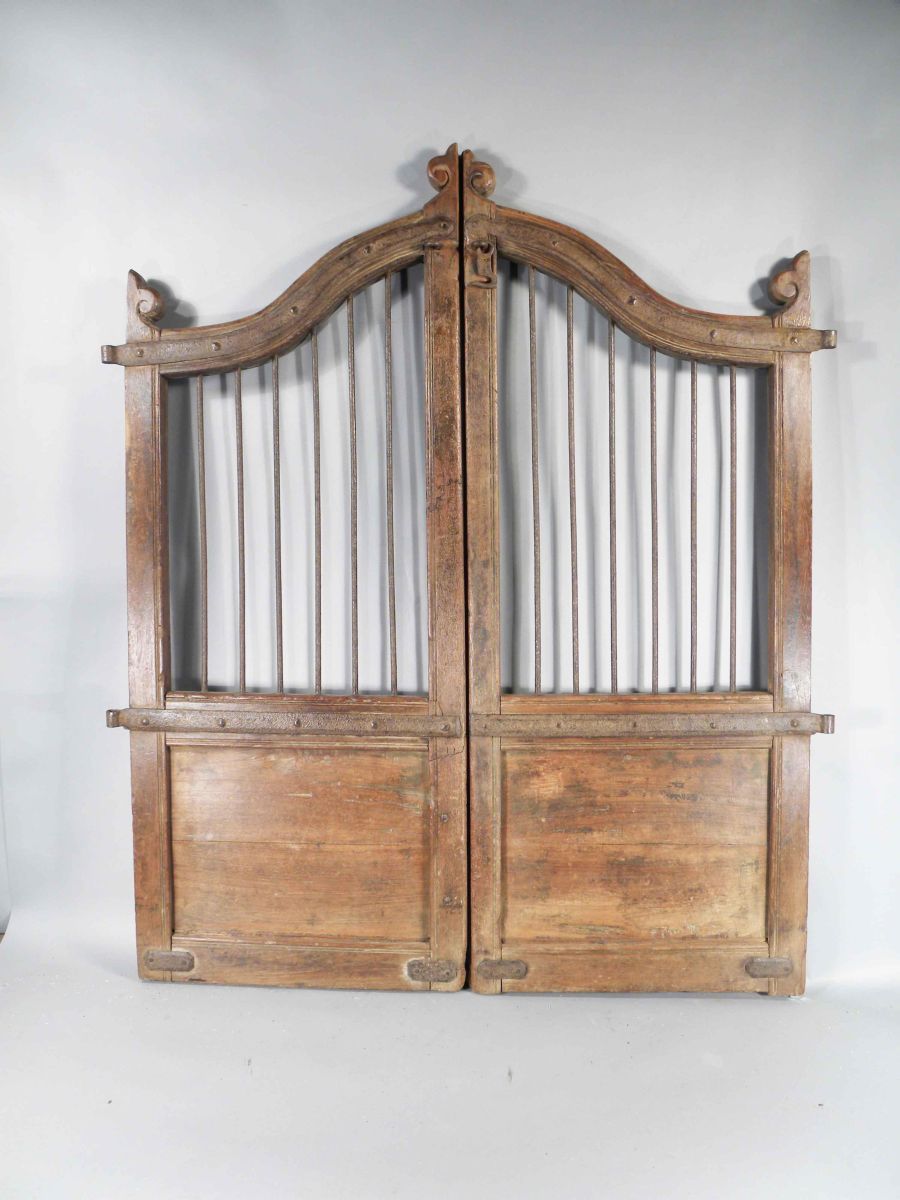 Late 1800 S Saloon Doors