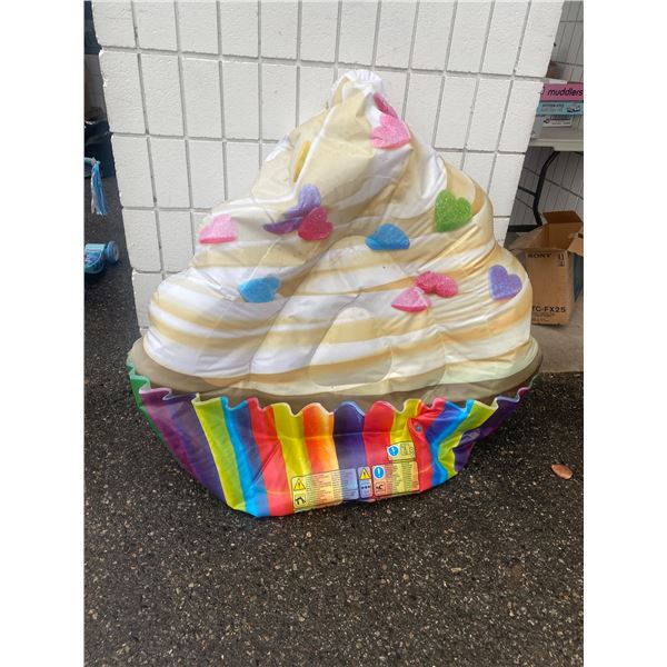 Cupcake floater
