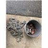 Image 1 : Hooks and chain