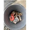 Image 2 : Hooks and chain