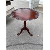 Image 1 : Tilt top table