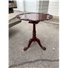 Image 2 : Tilt top table