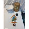 Image 2 : Wind chimes and decor