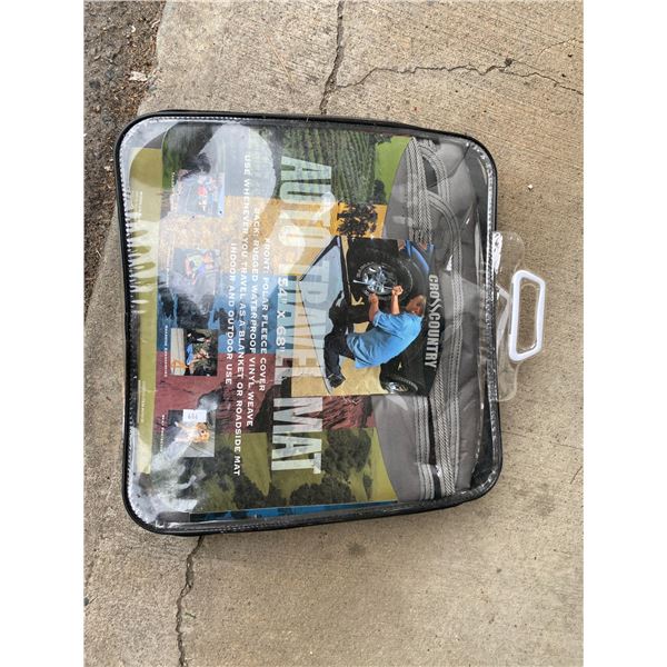 Auto travel mat