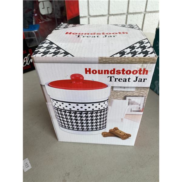 Houndstooth treat jar