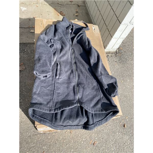 Mondetta large zip up