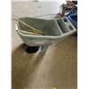 Image 1 : Ames garde cart and clippers