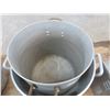 Image 2 : 2-Aluminum Stock Pots - 2 X $