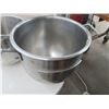 Image 2 : 30 Qt. Mixer Bowl