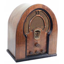 Early Philico Cathedral Style Wood Radio