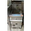 Image 1 : Commercial Gas 1-Basket Deep Fryer
