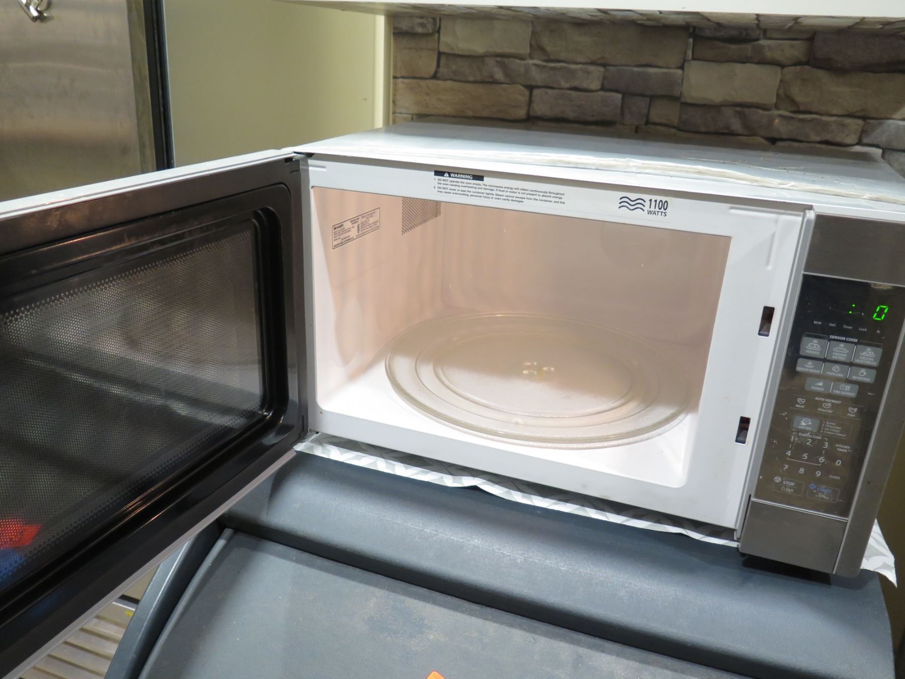 Sharp R-551ZM Carousel Microwave Oven