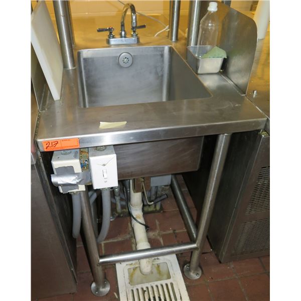 Commercial Sink w/ Metal Top Shelves