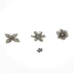 Handmade Silver Hilltribe Flower Pendant (JEW-080)