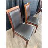 Image 3 : 2 x Leather-Style Wooden Banquet Chairs