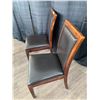 Image 3 : 2 x Leather-Style Wooden Banquet Chairs