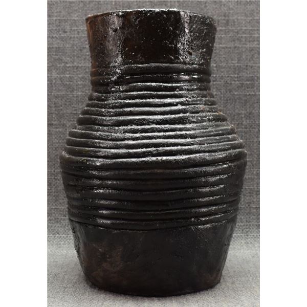 NAVAJO INDIAN POTTERY VASE (SIGNED)