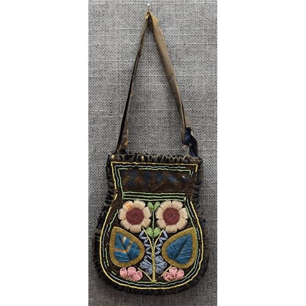 WOODLANDS/CREE INDIAN BEADED POUCH