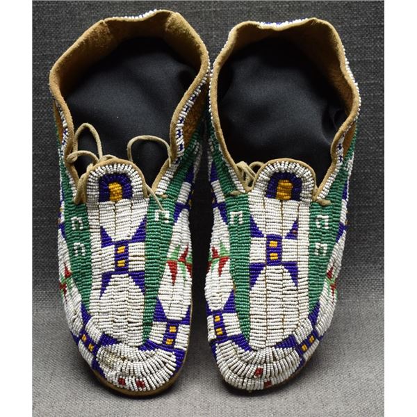 SOUIX INDIAN BEADED MOCCASINS