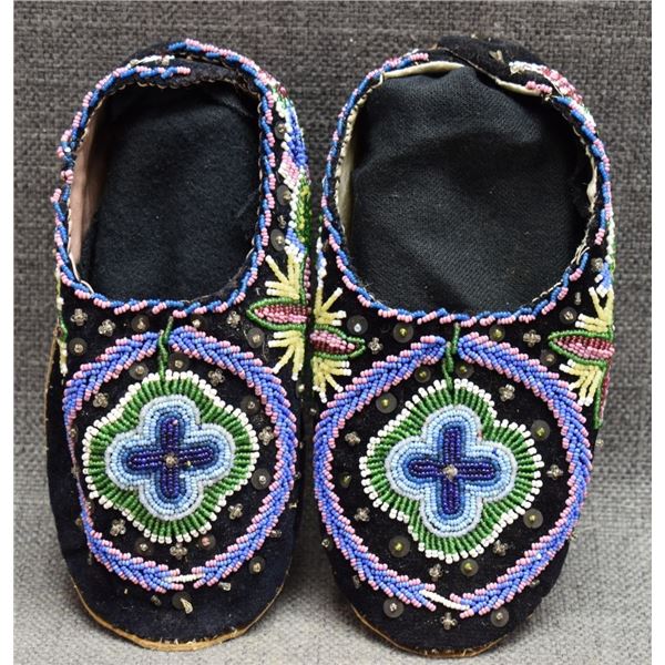 WOODLANDS/CREE INDIAN BEADED MOCCASINS