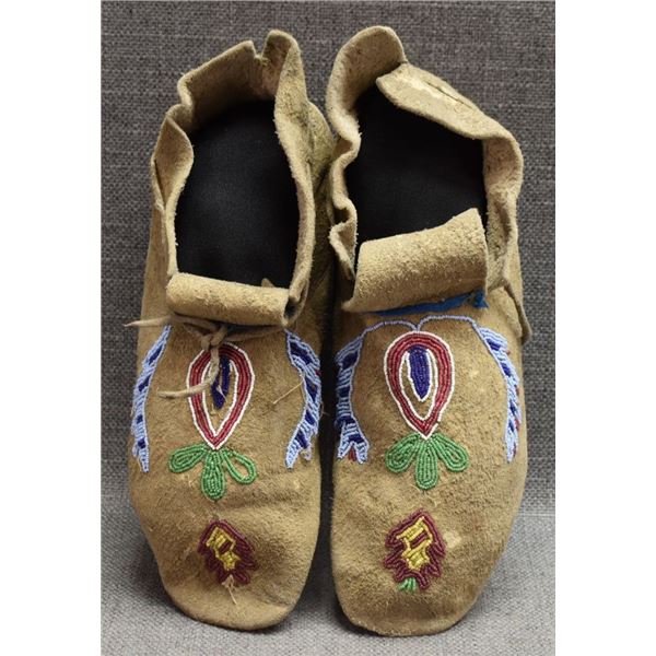 PLAINS INDIAN MOCCASINS