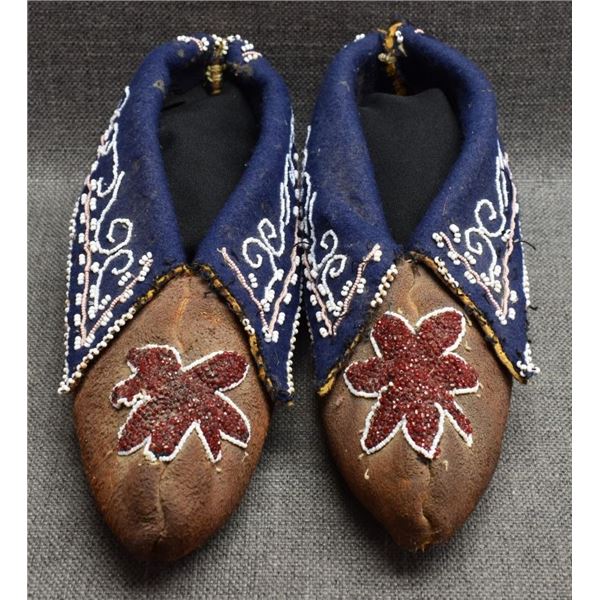 IROQUOIS INDIAN MOCCASINS