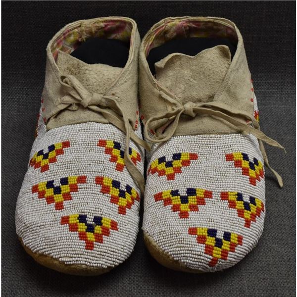 SIOUX INDIAN MOCASSINS