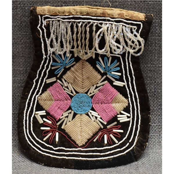 IROQUIOSE INDIAN BEADED POUCH