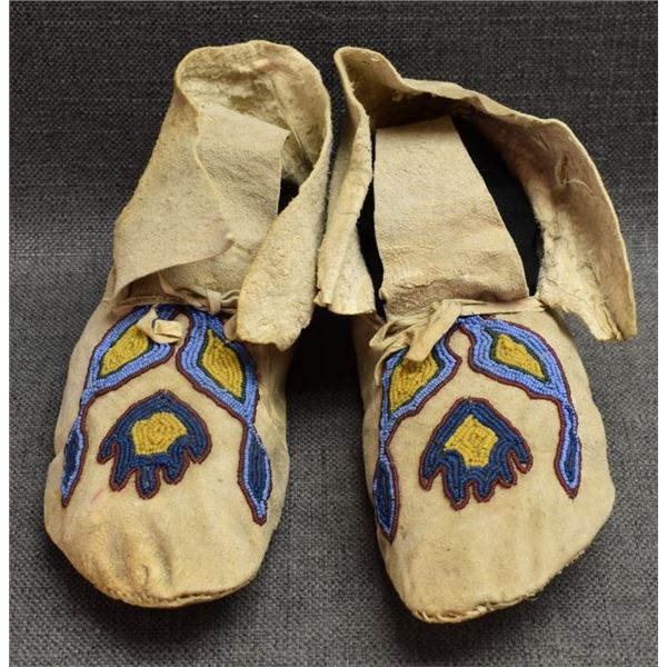 CREE INDIAN MOCASINS