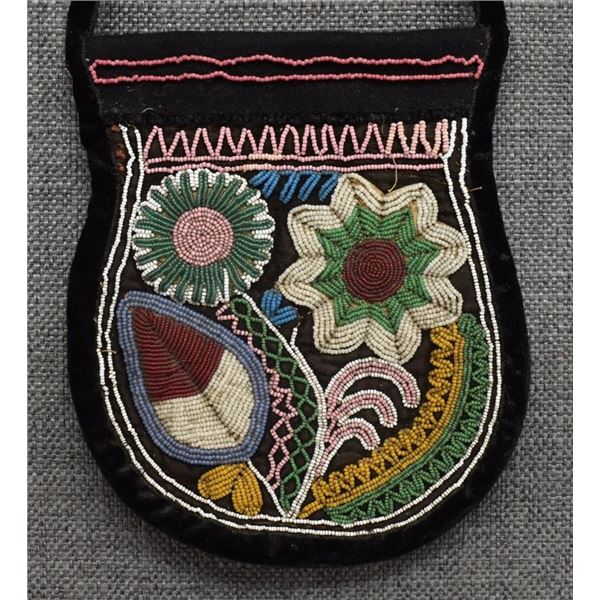 IROQUOIS INDIAN BEADED PURSE
