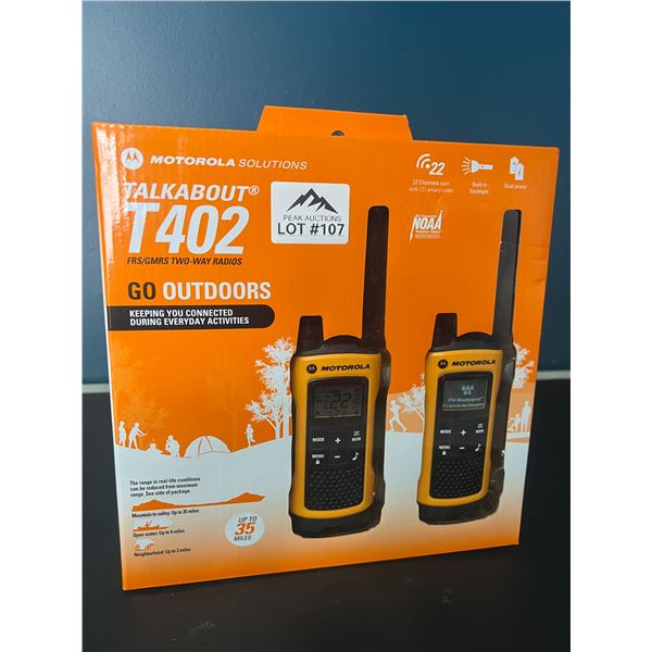 Lot of Motorola Talkabout T402 FRS Two-Way Radios/Walkie Talkies - Rechargeable