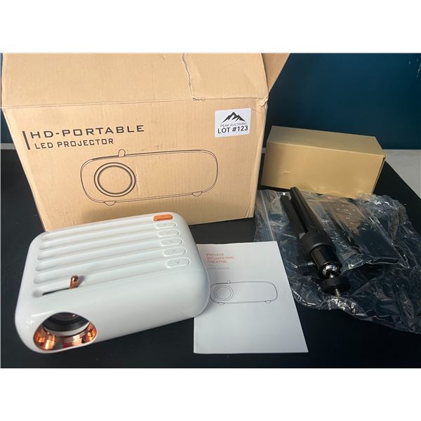 Lot of 1 HD Portable LED Projector