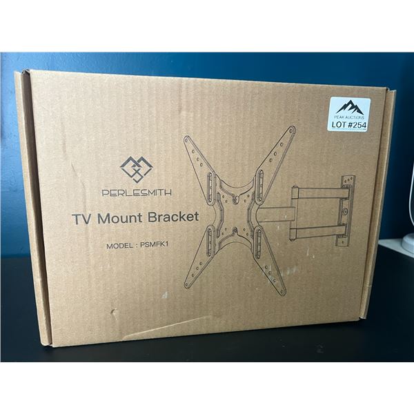 Lot of 1 Medium Full-Motion TV Wall Mount