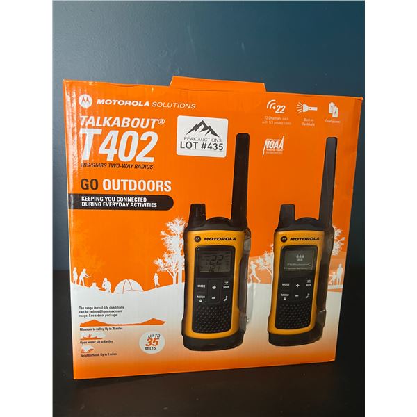 Lot of Motorola Talkabout T402 FRS Two-Way Radios/Walkie Talkies - Rechargeable