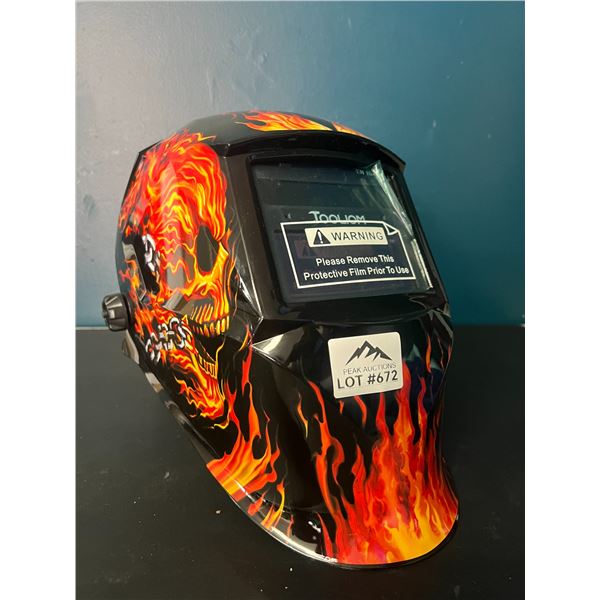 Lot of 1 Welding Helmet w/ Auto Dimming