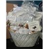 Image 2 : Lot of 1 Godiva Chocolatier Premium Gift Basket Set
