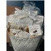 Image 2 : Lot of 1 Godiva Chocolatier Premium Gift Basket Set