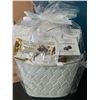Image 2 : Lot of 1 Godiva Chocolatier Premium Gift Basket Set