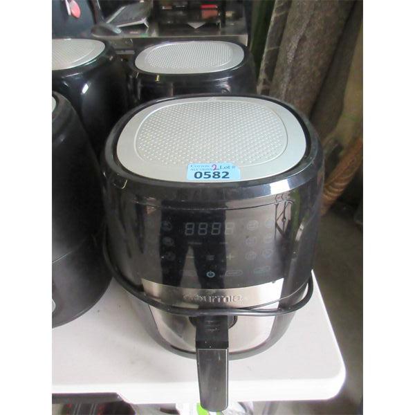 2 Gourmia 6.7L/7-QT Air Fryer - Store Returns