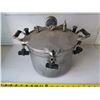 Image 4 : Antique "WARD'S" Pressure cooker
