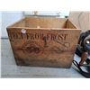 Image 3 : Antique Auto Knitter + old wooden wine box