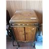 Image 9 : 1930's Record player (36.5"H x 18"L x 18"W wooden housing)
