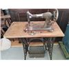 Image 2 : Antique Cast Iron Singer sewing machine
