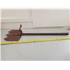 Image 2 : Antique Spade (3.5ft shaft)