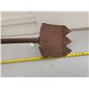 Image 6 : Antique Spade (3.5ft shaft)